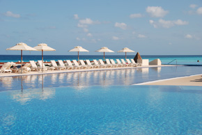 fabulous pool at Aqua Cancun