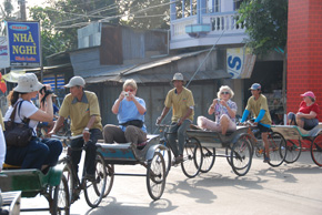 rickshaws in vietnam