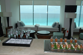 cocktails at Aqua Club